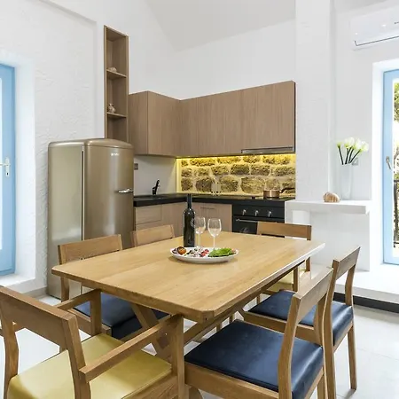 Hvar Maris 3*
