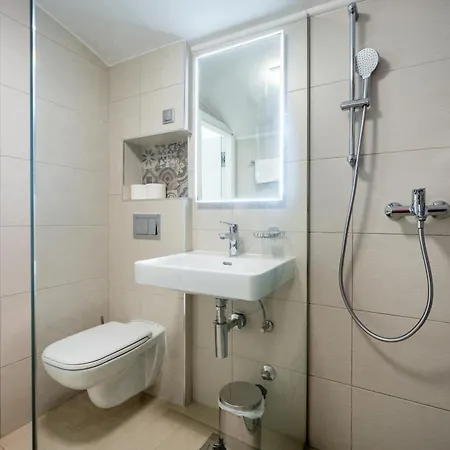 Hvar Maris 4* هفار
