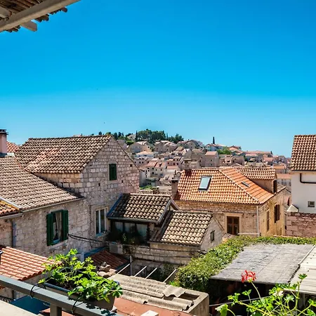 Hvar Maris بيت ضيافة هفار