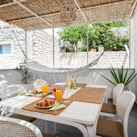Hvar Maris بيت ضيافة هفار